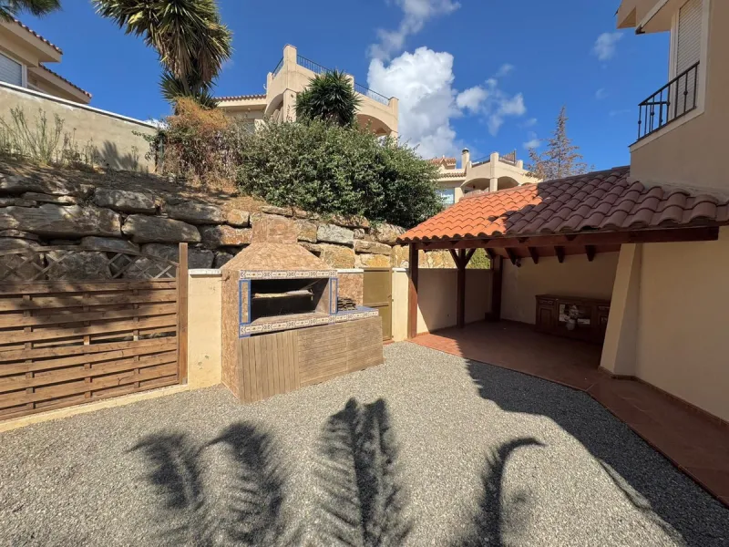Beautiful 4-bedroom, 2-bathroom semi-detached house located in Riviera del Sol, set within a quiet and well-maintained residential community ideal for families.