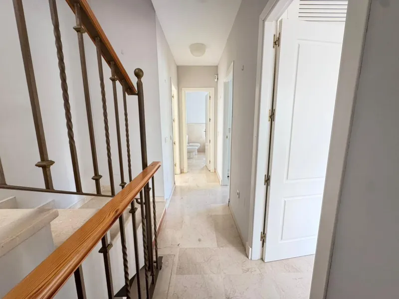 Beautiful 4-bedroom, 2-bathroom semi-detached house located in Riviera del Sol, set within a quiet and well-maintained residential community ideal for families.