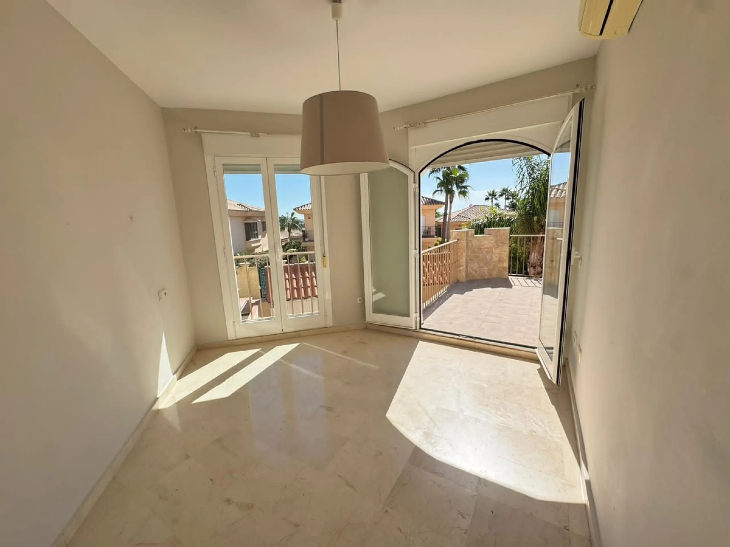 Beautiful 4-bedroom, 2-bathroom semi-detached house located in Riviera del Sol, set within a quiet and well-maintained residential community ideal for families.