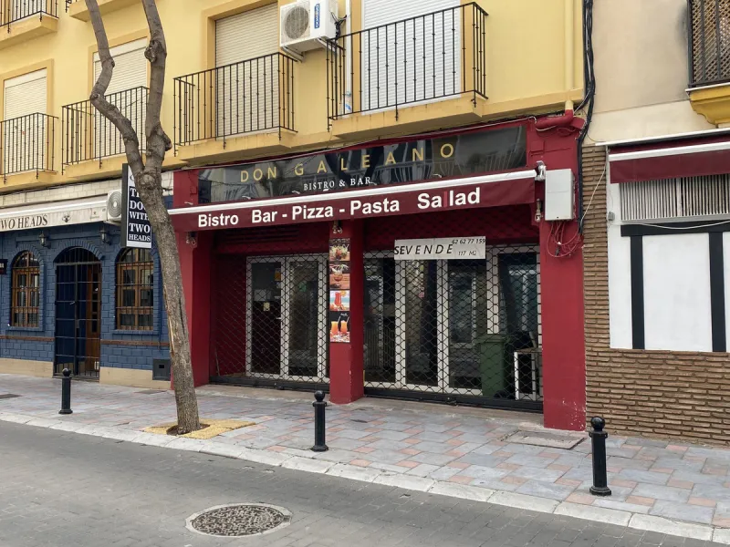 Commercial property for sale with direct frontage onto Francisco Cano Street, just 100 meters from the Paseo Marítimo and the beach. Located in a high-footfall area with strong tourist and local traffic.