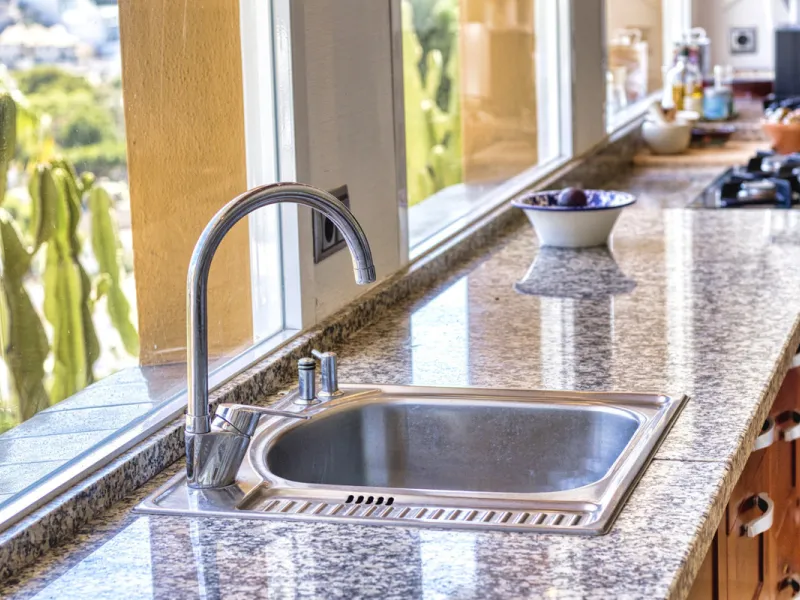 Welcome to this lovely, large villa in Torremuelle. The villa is located on a small hill with amazing views over the coastline and mountains of Benalmadena Costa. The location is just perfect, close to the sea and with excellent communication. You can rea