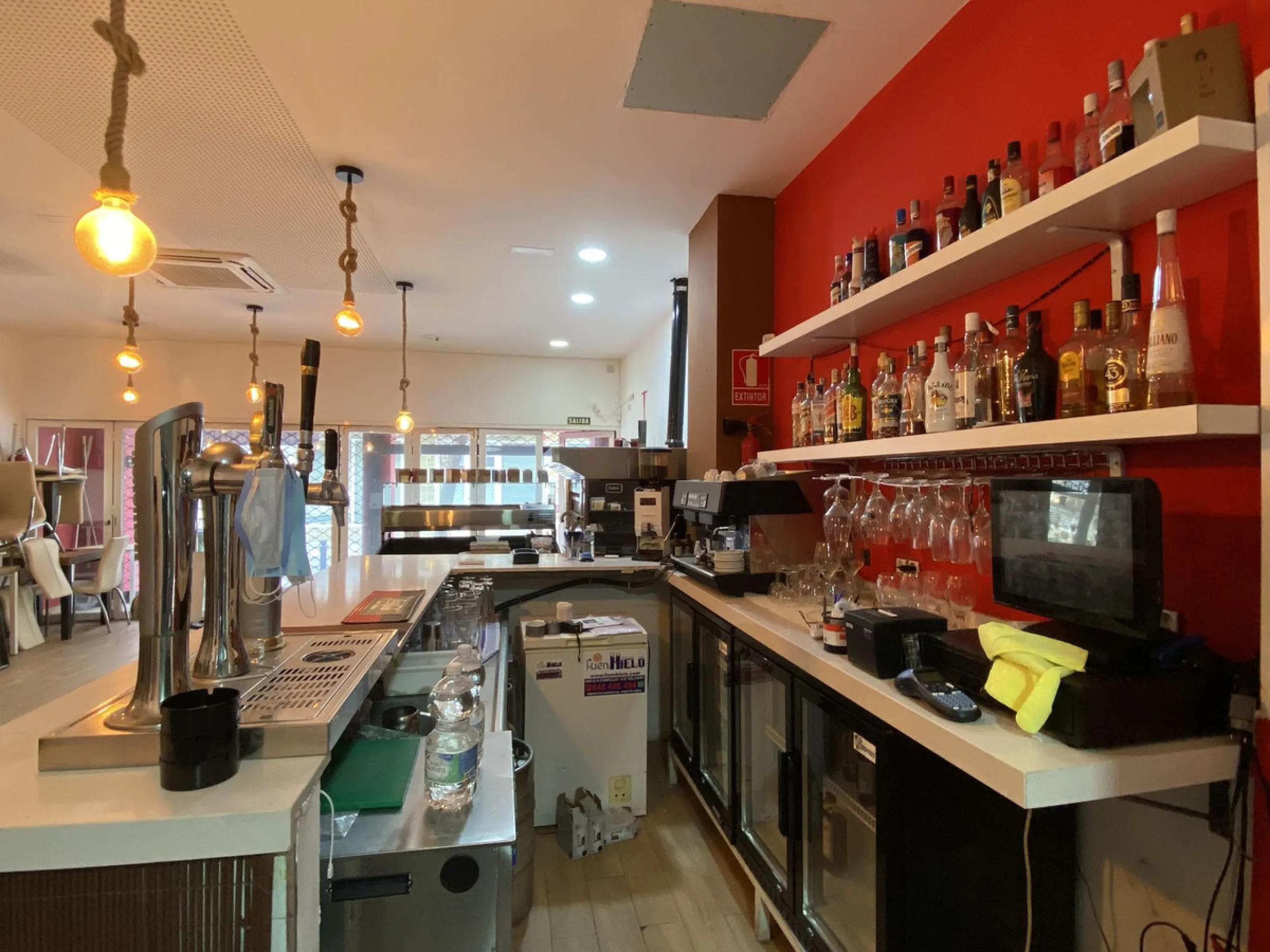 Commercial property for sale with direct frontage onto Francisco Cano Street, just 100 meters from the Paseo Marítimo and the beach. Located in a high-footfall area with strong tourist and local traffic.