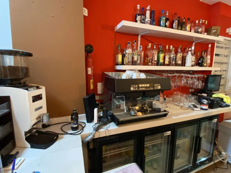Commercial property for sale with direct frontage onto Francisco Cano Street, just 100 meters from the Paseo Marítimo and the beach. Located in a high-footfall area with strong tourist and local traffic.