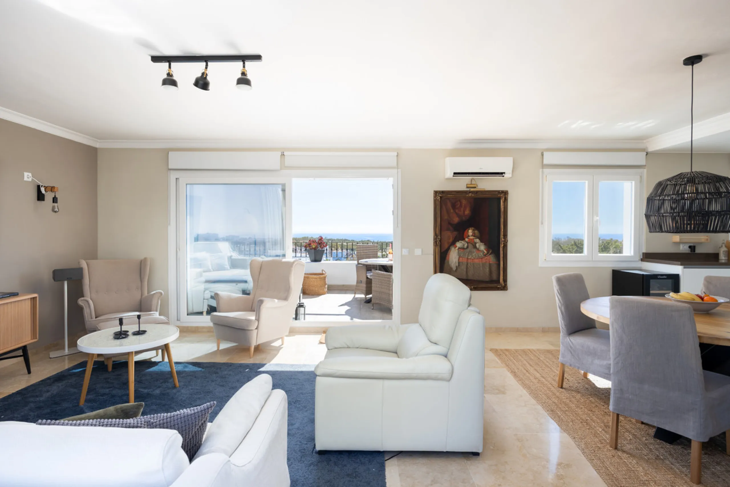 Apartment - Penthouse в продаже в El Paraiso, Málaga. В доме 2 спален и 2 ванных комнат. Площадь дома 115 м²
