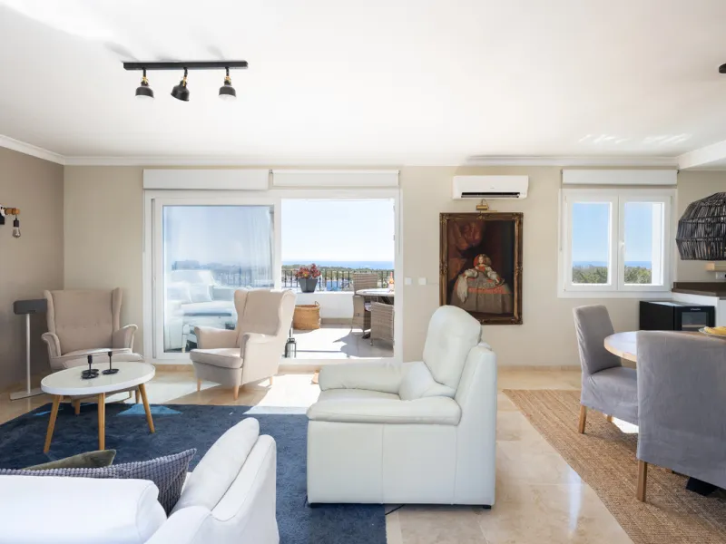 Apartment - Penthouse в продаже в El Paraiso, Málaga. В доме 2 спален и 2 ванных комнат. Площадь дома 115 м²