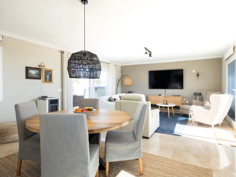 Apartment - Penthouse в продаже в El Paraiso, Málaga. В доме 2 спален и 2 ванных комнат. Площадь дома 115 м²