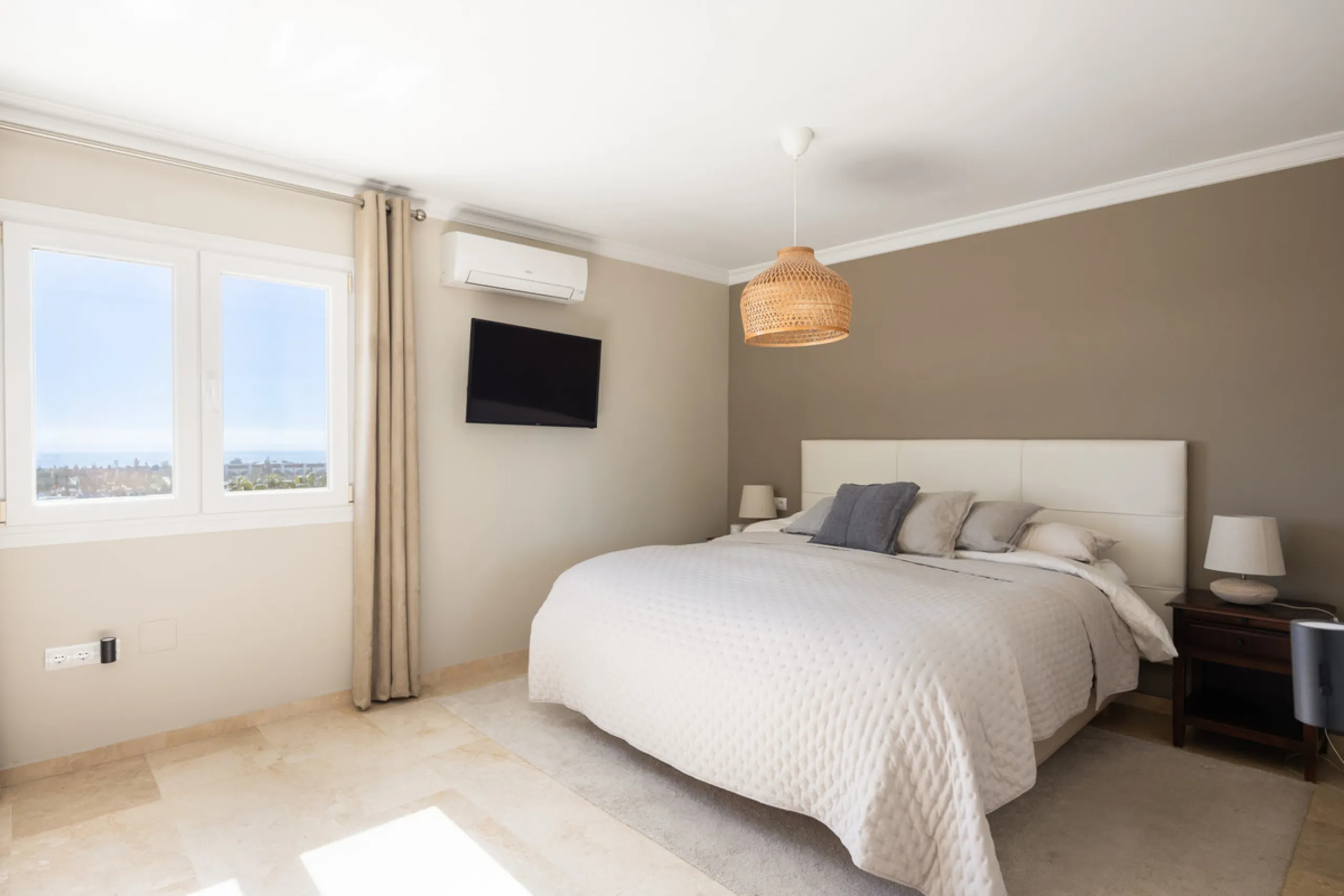 Apartment - Penthouse в продаже в El Paraiso, Málaga. В доме 2 спален и 2 ванных комнат. Площадь дома 115 м²