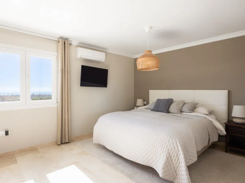 Apartment - Penthouse в продаже в El Paraiso, Málaga. В доме 2 спален и 2 ванных комнат. Площадь дома 115 м²