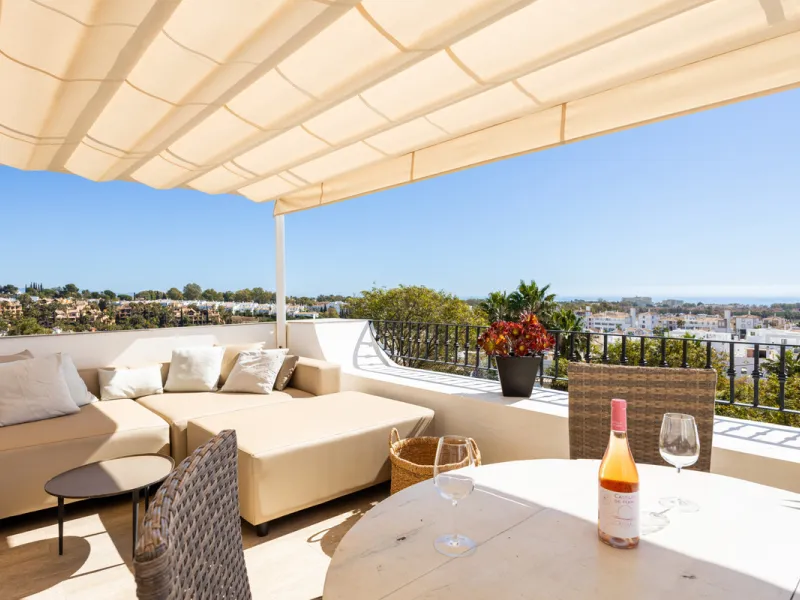 Apartment - Penthouse в продаже в El Paraiso, Málaga. В доме 2 спален и 2 ванных комнат. Площадь дома 115 м²