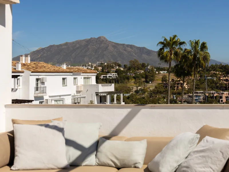 Apartment - Penthouse в продаже в El Paraiso, Málaga. В доме 2 спален и 2 ванных комнат. Площадь дома 115 м²