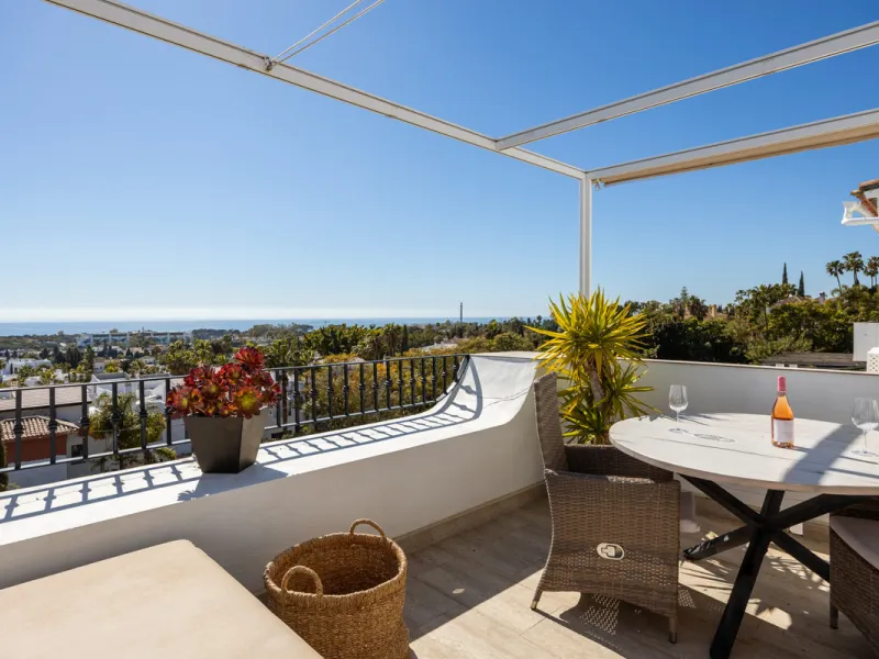 Apartment - Penthouse в продаже в El Paraiso, Málaga. В доме 2 спален и 2 ванных комнат. Площадь дома 115 м²