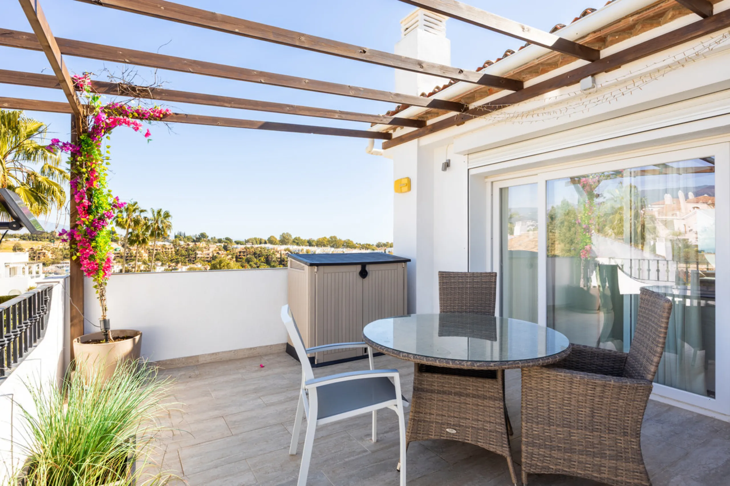 Apartment - Penthouse в продаже в El Paraiso, Málaga. В доме 2 спален и 2 ванных комнат. Площадь дома 115 м²
