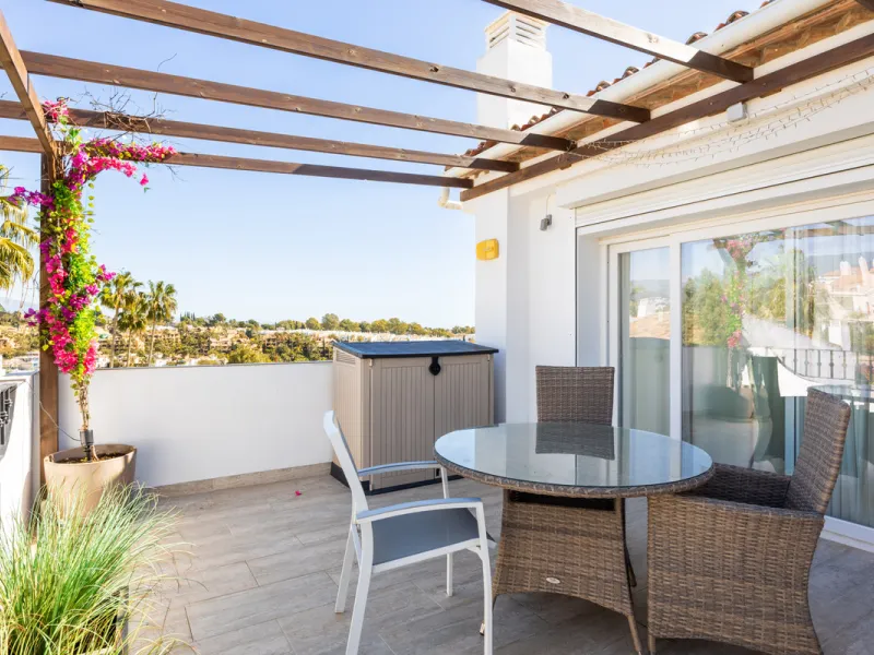Apartment - Penthouse в продаже в El Paraiso, Málaga. В доме 2 спален и 2 ванных комнат. Площадь дома 115 м²