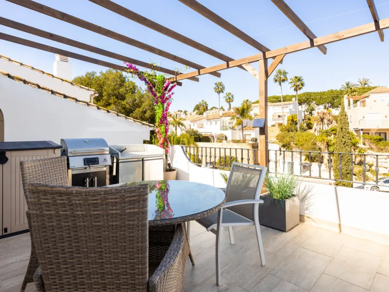 Apartment - Penthouse в продаже в El Paraiso, Málaga. В доме 2 спален и 2 ванных комнат. Площадь дома 115 м²