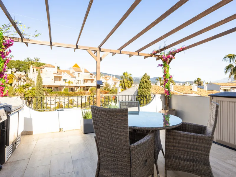 Apartment - Penthouse в продаже в El Paraiso, Málaga. В доме 2 спален и 2 ванных комнат. Площадь дома 115 м²