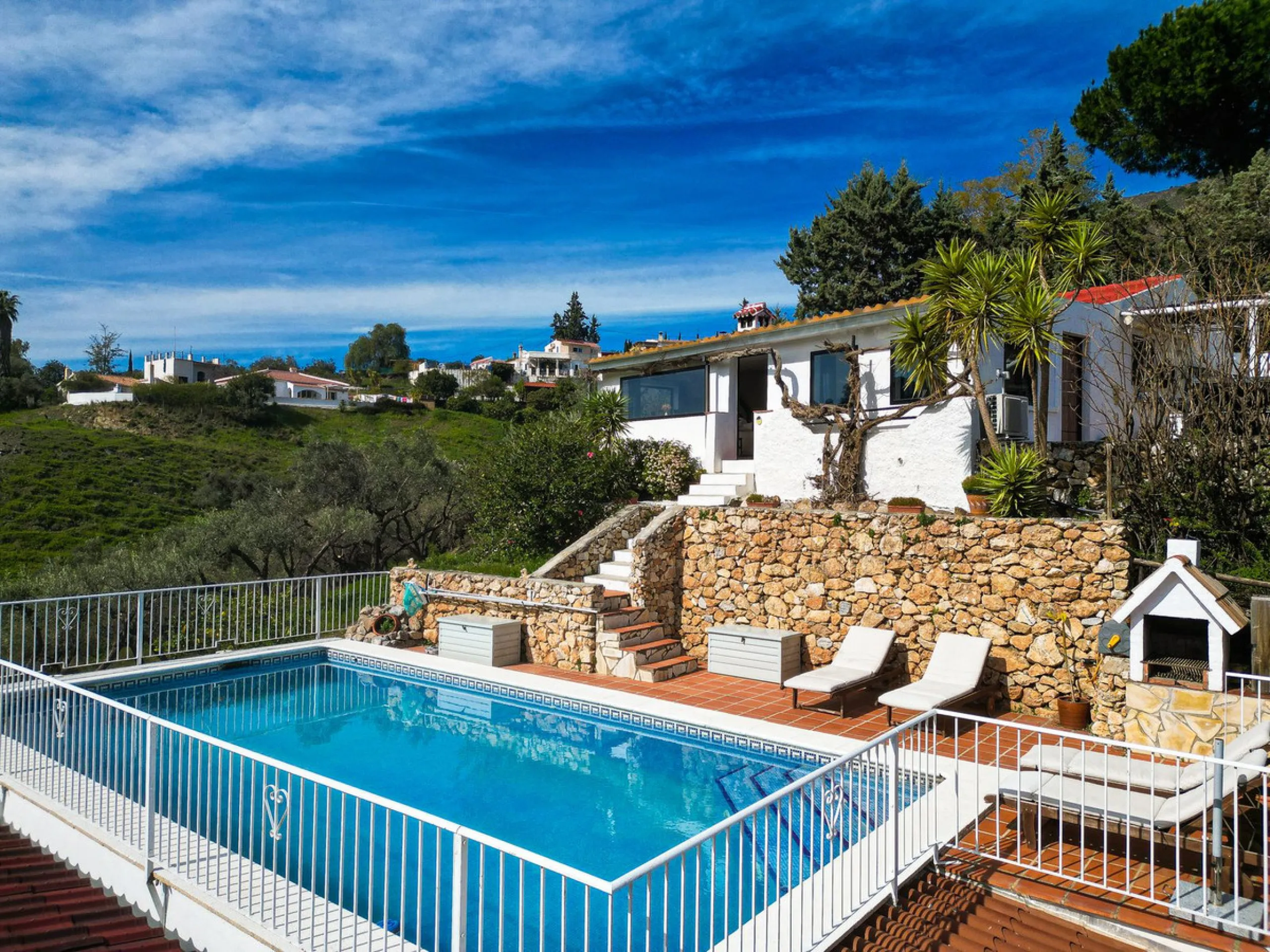 Beautiful countryside villa located in a peaceful valley setting, just a short drive from the vibrant town of Cómpeta. This beautiful country house has been renovated to the highest standards of quality and elegance, offering a refined modern-zen style fi