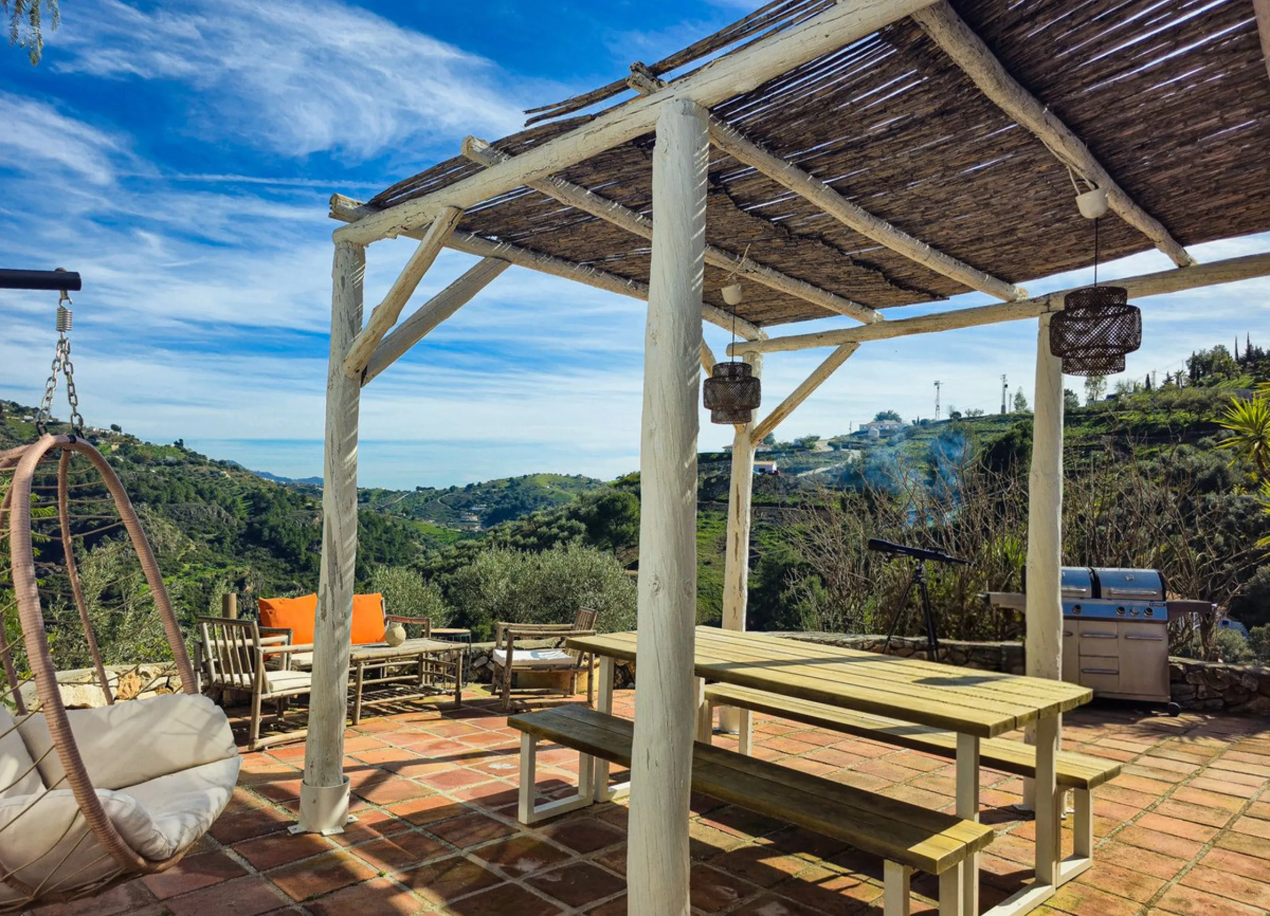 Beautiful countryside villa located in a peaceful valley setting, just a short drive from the vibrant town of Cómpeta. This beautiful country house has been renovated to the highest standards of quality and elegance, offering a refined modern-zen style fi