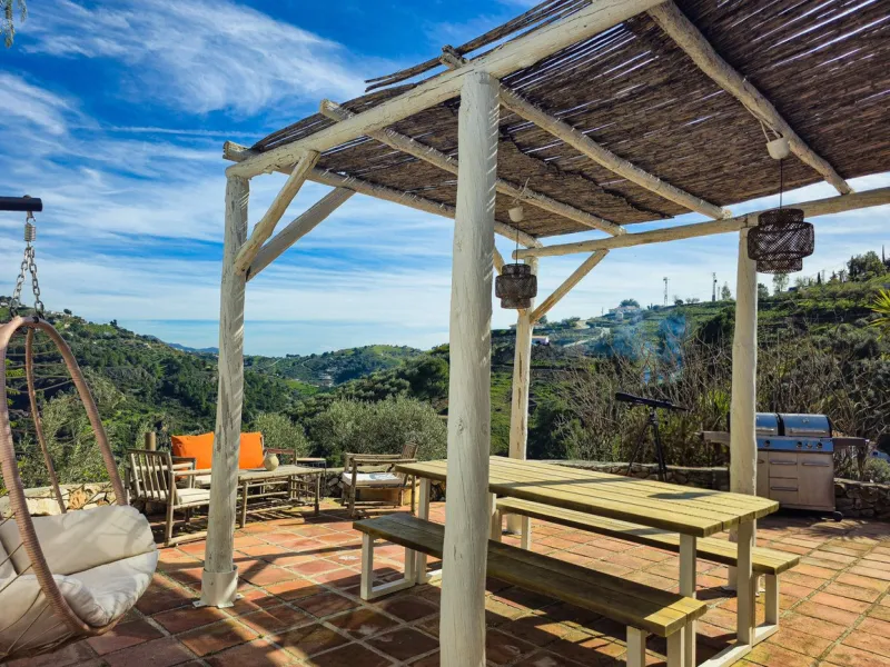 Beautiful countryside villa located in a peaceful valley setting, just a short drive from the vibrant town of Cómpeta. This beautiful country house has been renovated to the highest standards of quality and elegance, offering a refined modern-zen style fi