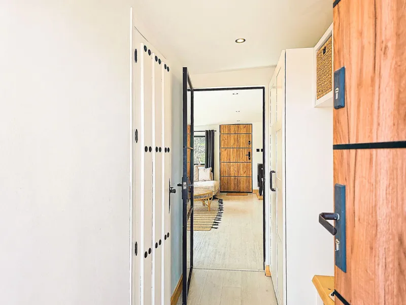 Beautiful countryside villa located in a peaceful valley setting, just a short drive from the vibrant town of Cómpeta. This beautiful country house has been renovated to the highest standards of quality and elegance, offering a refined modern-zen style fi