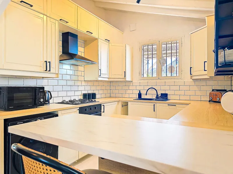 Beautiful countryside villa located in a peaceful valley setting, just a short drive from the vibrant town of Cómpeta. This beautiful country house has been renovated to the highest standards of quality and elegance, offering a refined modern-zen style fi