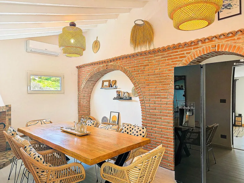 Beautiful countryside villa located in a peaceful valley setting, just a short drive from the vibrant town of Cómpeta. This beautiful country house has been renovated to the highest standards of quality and elegance, offering a refined modern-zen style fi