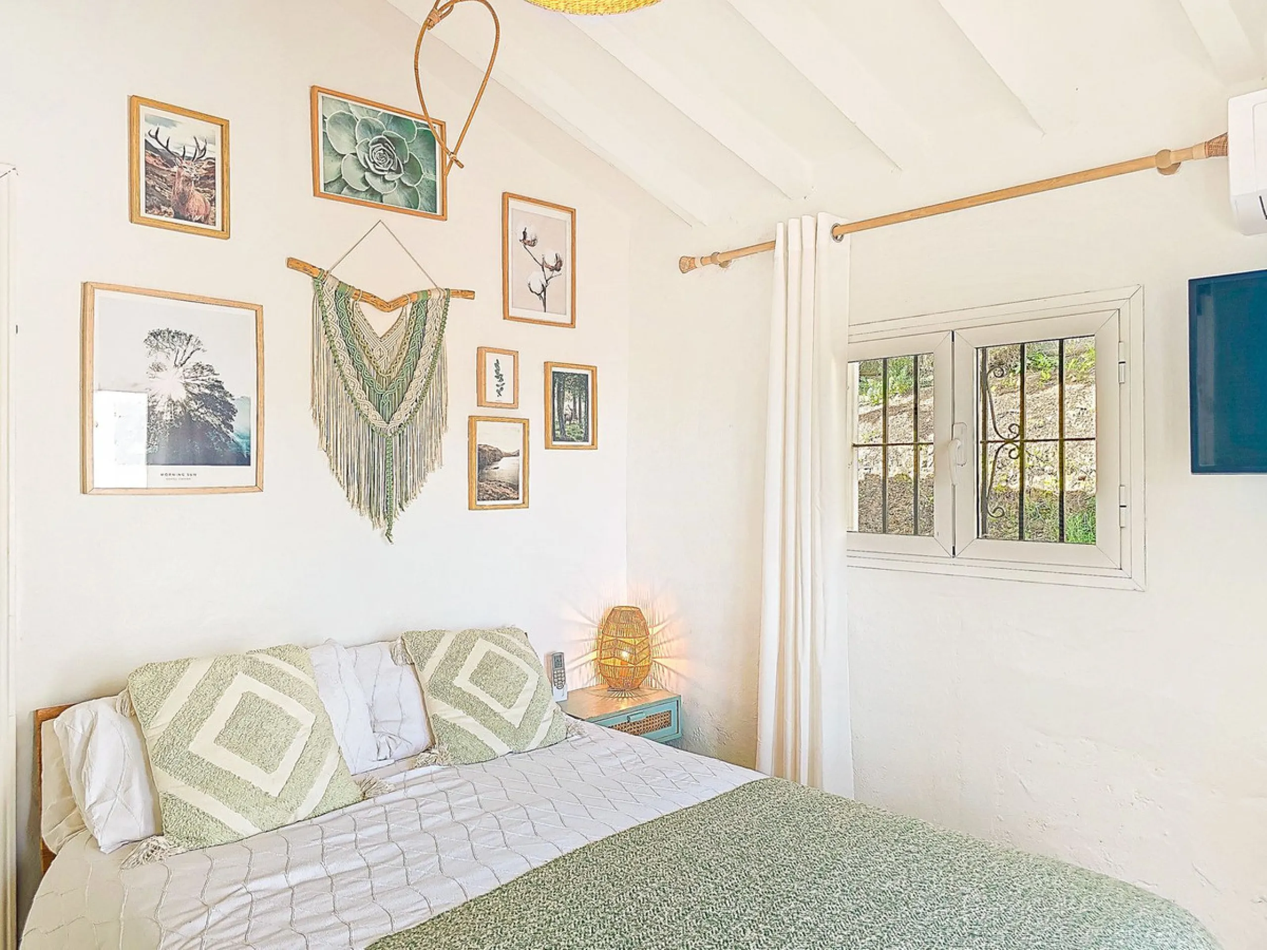 Beautiful countryside villa located in a peaceful valley setting, just a short drive from the vibrant town of Cómpeta. This beautiful country house has been renovated to the highest standards of quality and elegance, offering a refined modern-zen style fi
