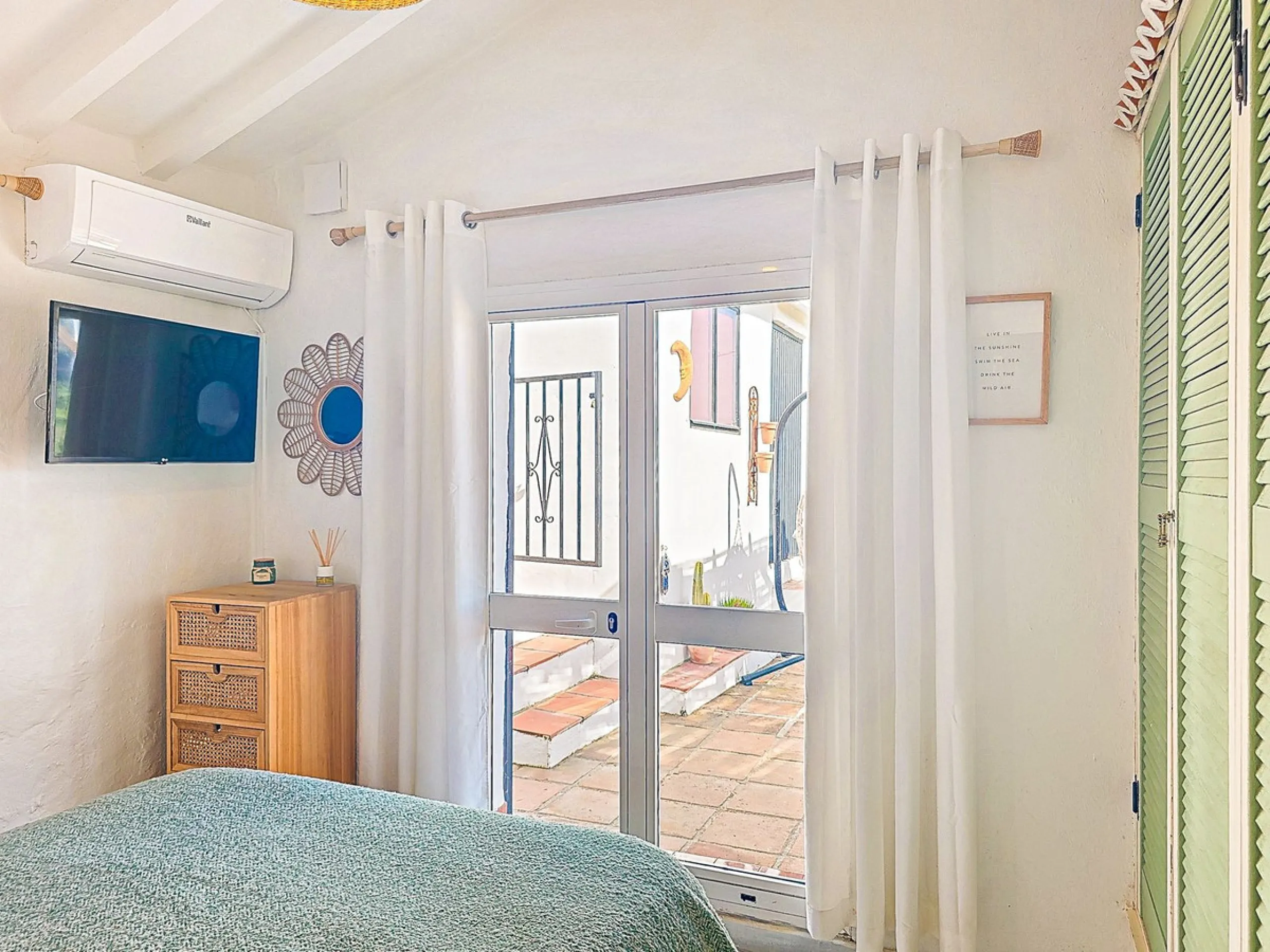 Beautiful countryside villa located in a peaceful valley setting, just a short drive from the vibrant town of Cómpeta. This beautiful country house has been renovated to the highest standards of quality and elegance, offering a refined modern-zen style fi