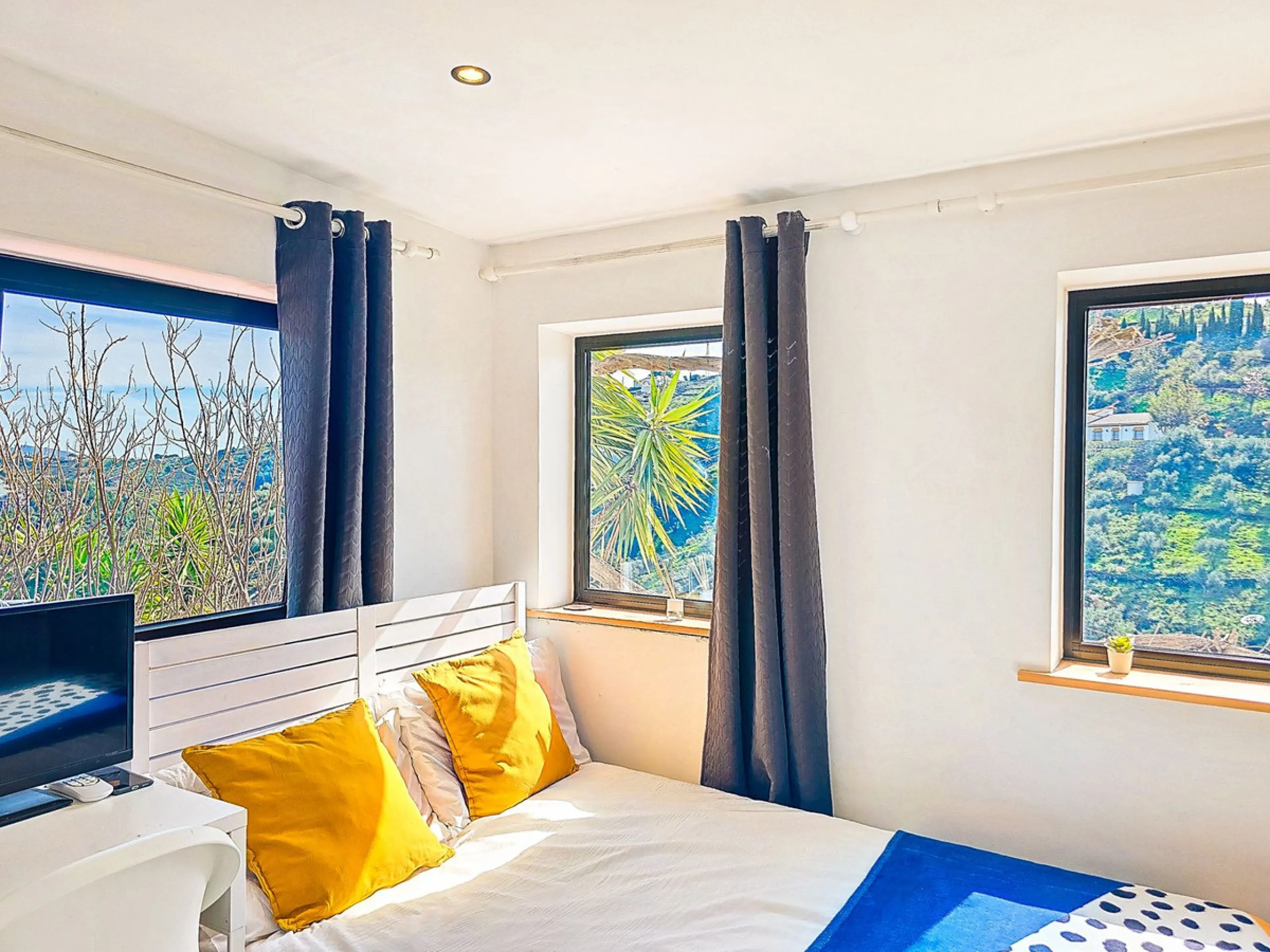 Beautiful countryside villa located in a peaceful valley setting, just a short drive from the vibrant town of Cómpeta. This beautiful country house has been renovated to the highest standards of quality and elegance, offering a refined modern-zen style fi