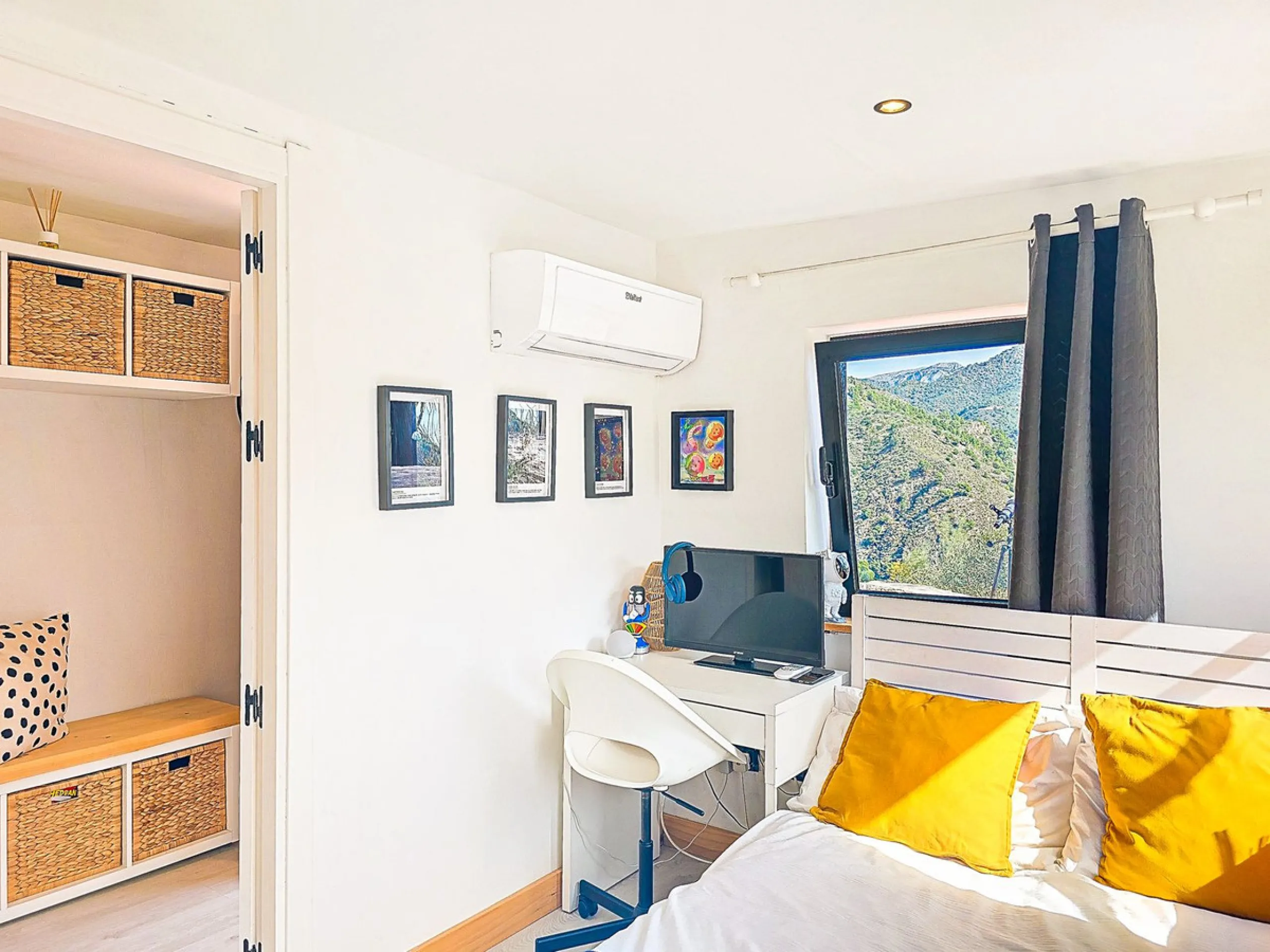 Beautiful countryside villa located in a peaceful valley setting, just a short drive from the vibrant town of Cómpeta. This beautiful country house has been renovated to the highest standards of quality and elegance, offering a refined modern-zen style fi