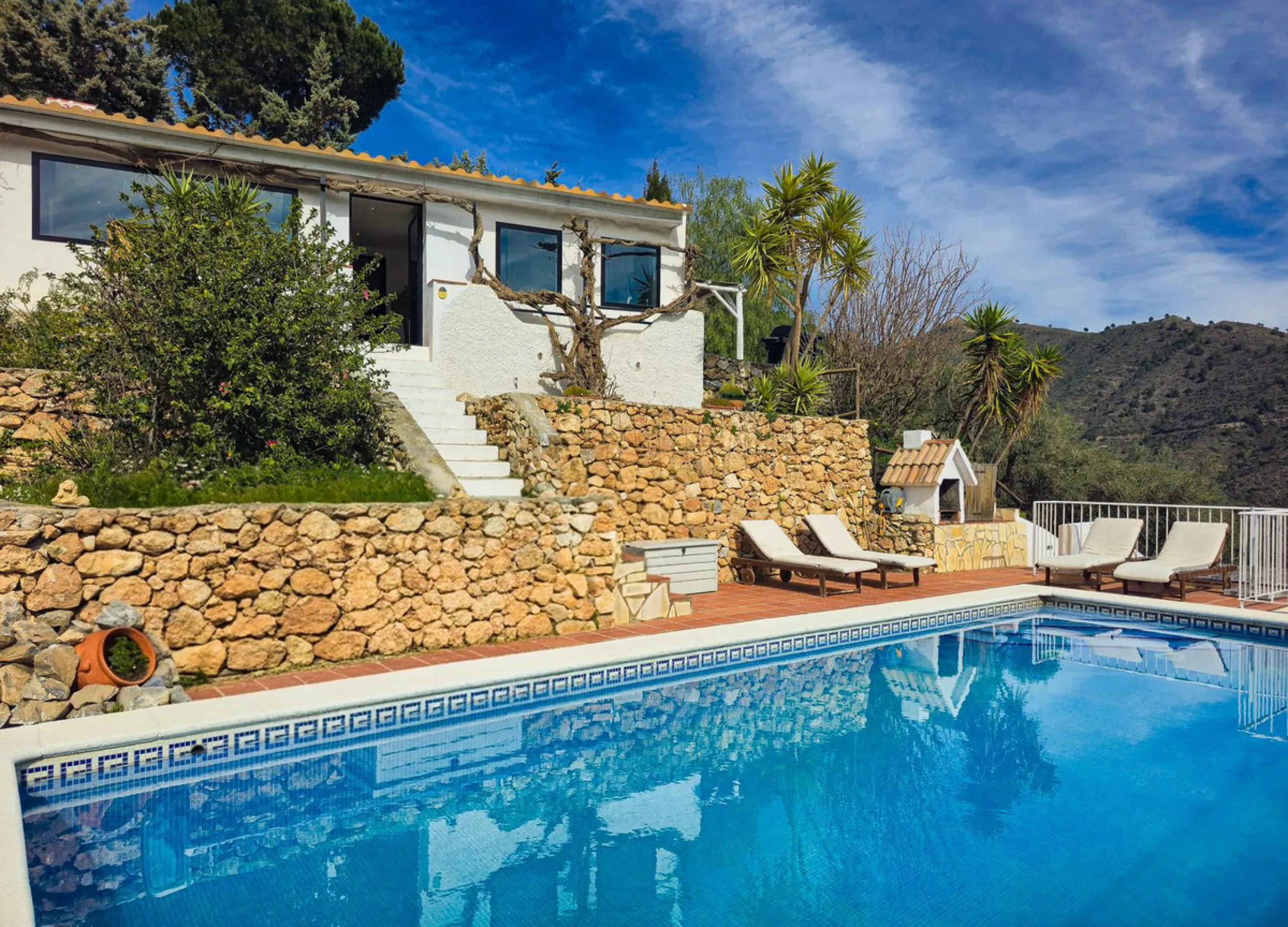 Beautiful countryside villa located in a peaceful valley setting, just a short drive from the vibrant town of Cómpeta. This beautiful country house has been renovated to the highest standards of quality and elegance, offering a refined modern-zen style fi