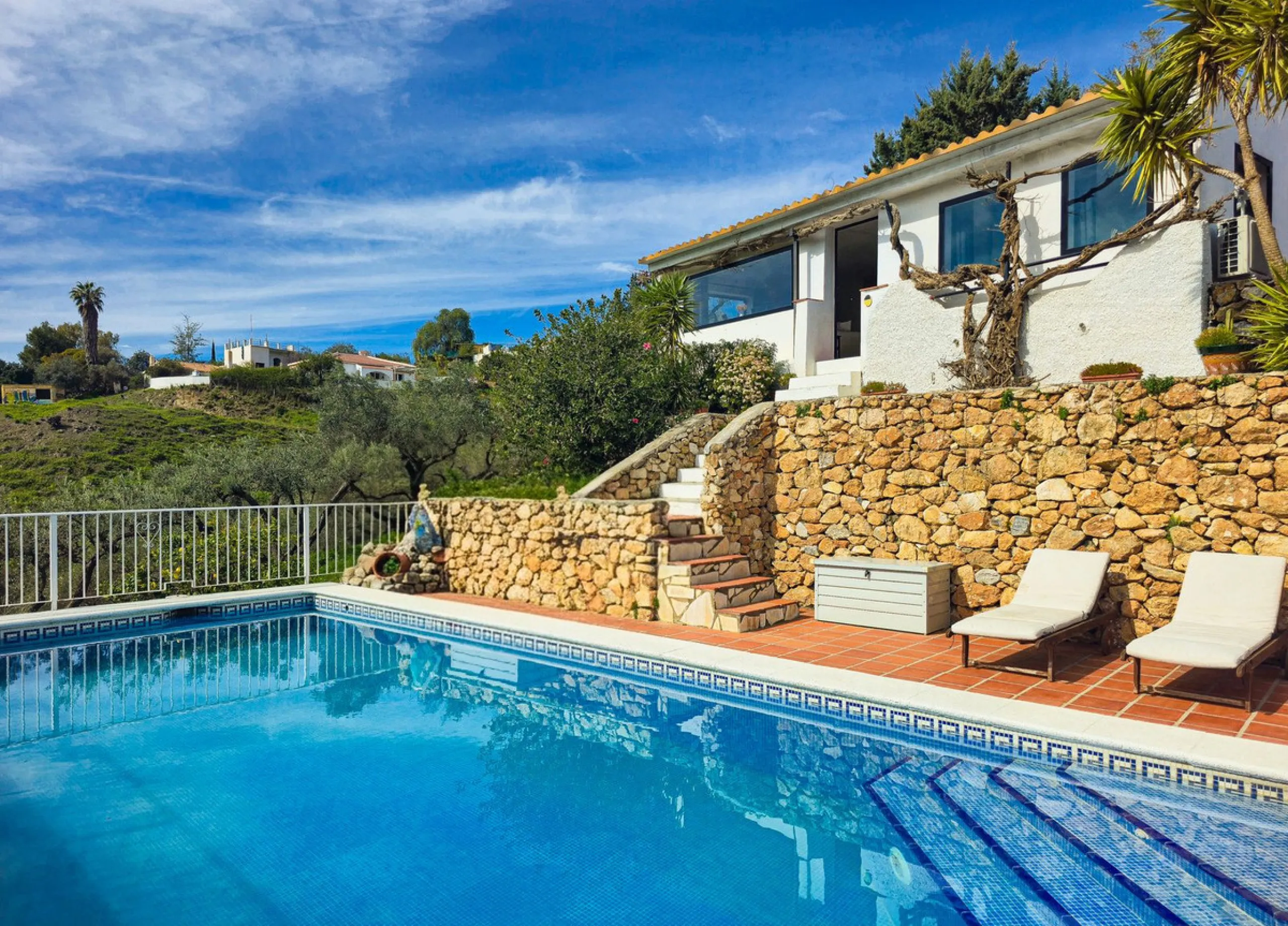Beautiful countryside villa located in a peaceful valley setting, just a short drive from the vibrant town of Cómpeta. This beautiful country house has been renovated to the highest standards of quality and elegance, offering a refined modern-zen style fi