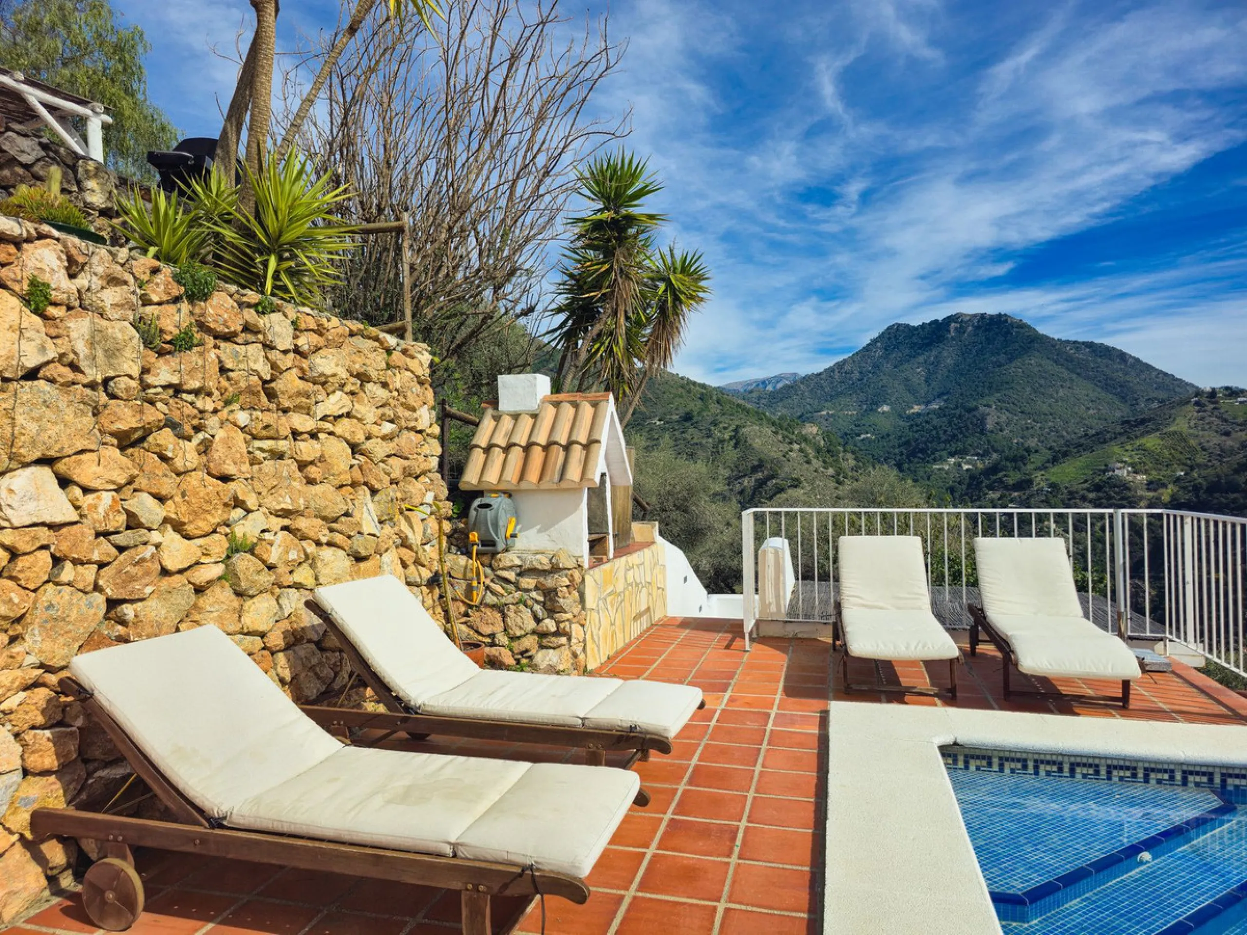 Beautiful countryside villa located in a peaceful valley setting, just a short drive from the vibrant town of Cómpeta. This beautiful country house has been renovated to the highest standards of quality and elegance, offering a refined modern-zen style fi