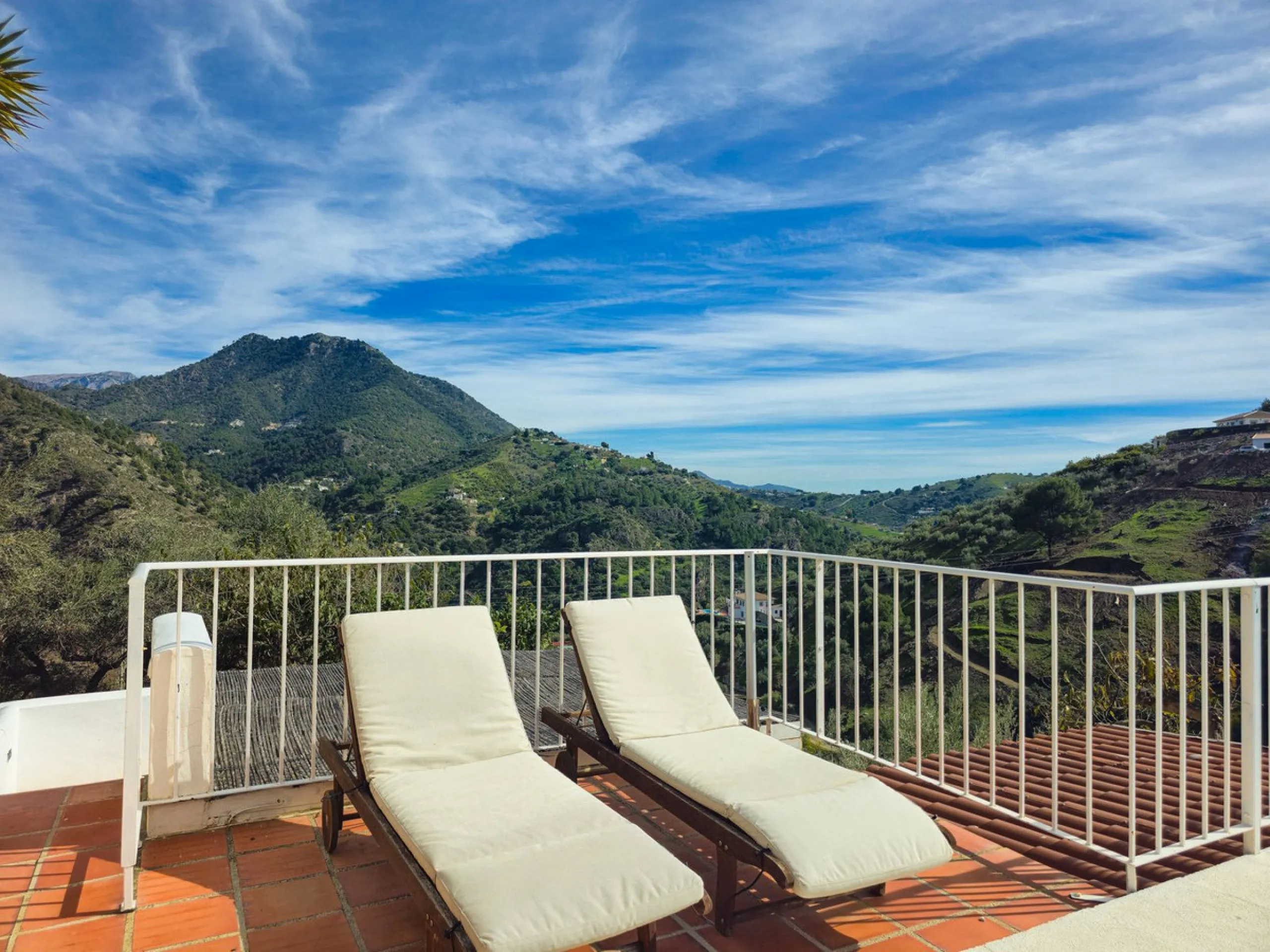 Beautiful countryside villa located in a peaceful valley setting, just a short drive from the vibrant town of Cómpeta. This beautiful country house has been renovated to the highest standards of quality and elegance, offering a refined modern-zen style fi