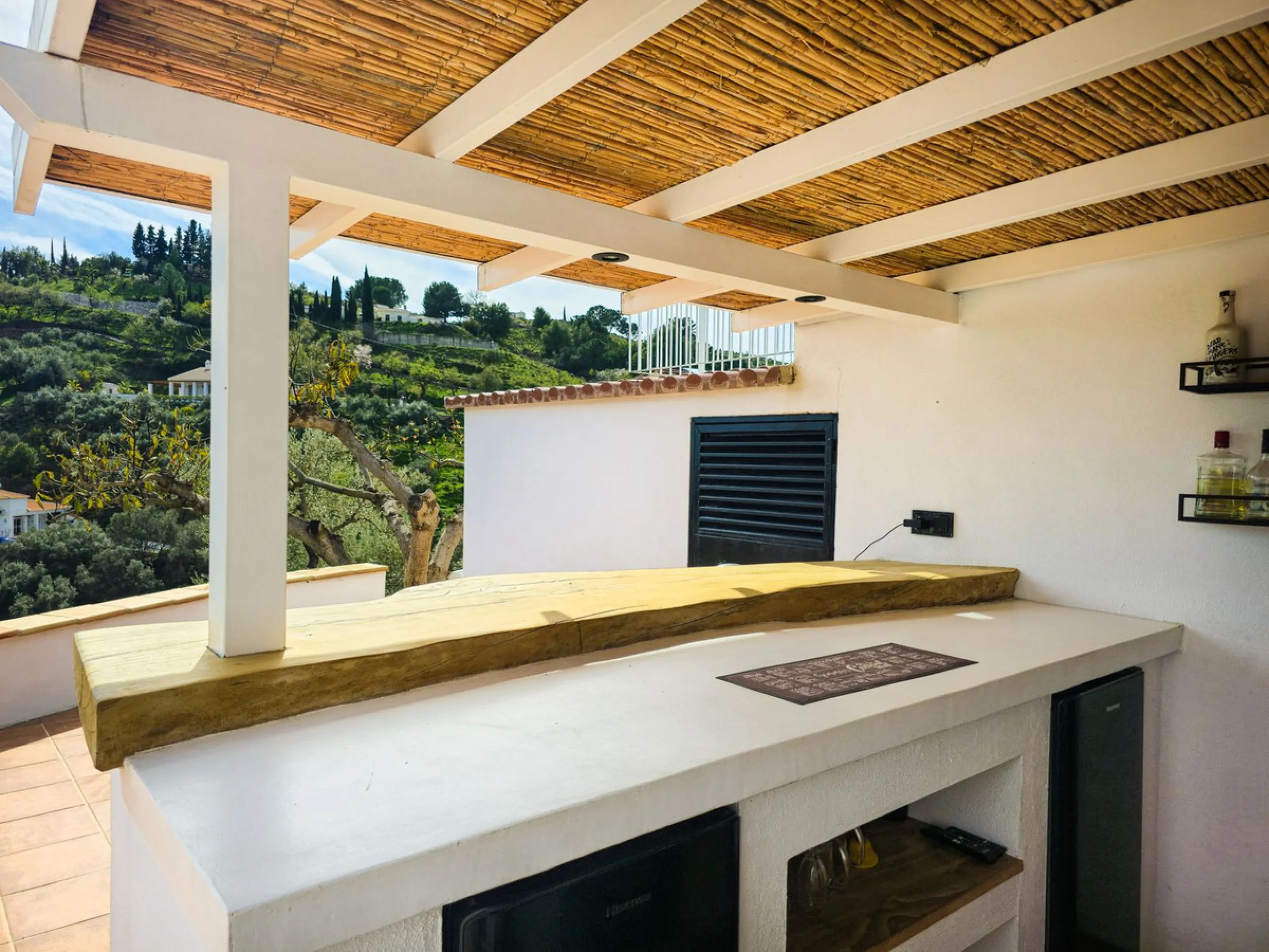 Beautiful countryside villa located in a peaceful valley setting, just a short drive from the vibrant town of Cómpeta. This beautiful country house has been renovated to the highest standards of quality and elegance, offering a refined modern-zen style fi