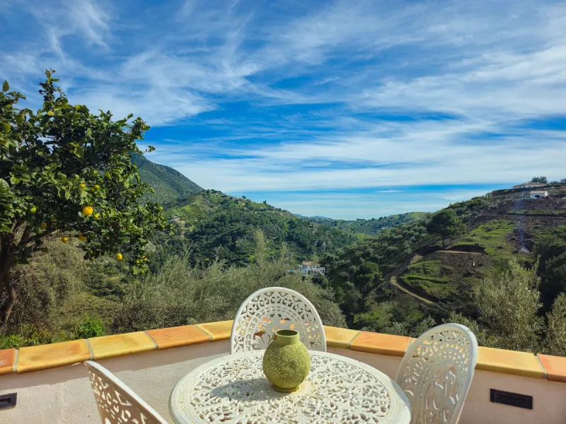 Beautiful countryside villa located in a peaceful valley setting, just a short drive from the vibrant town of Cómpeta. This beautiful country house has been renovated to the highest standards of quality and elegance, offering a refined modern-zen style fi