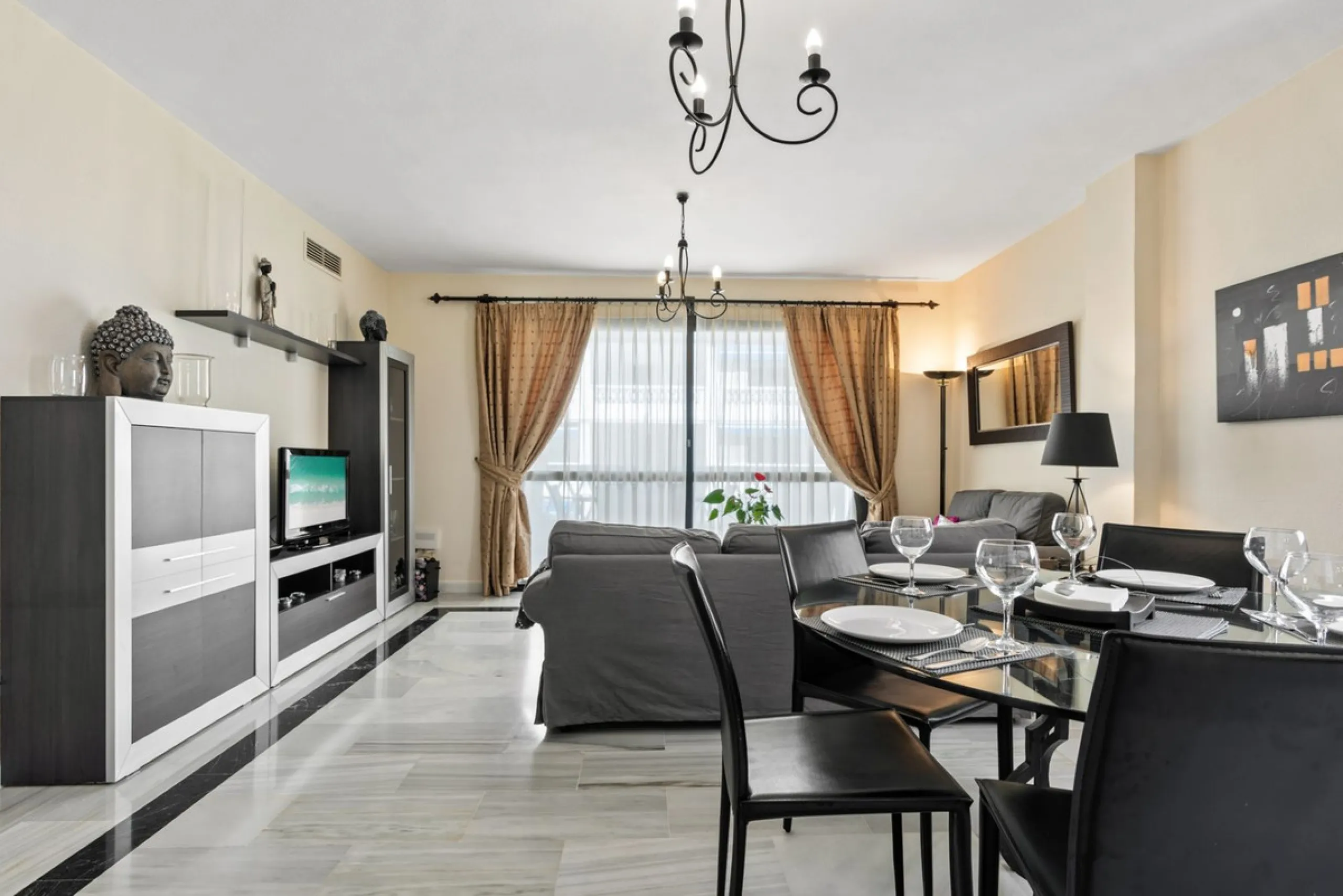 A prime apartment for sale in Puerto Banús, located within the prestigious beachfront Club Playas del Duque complex.