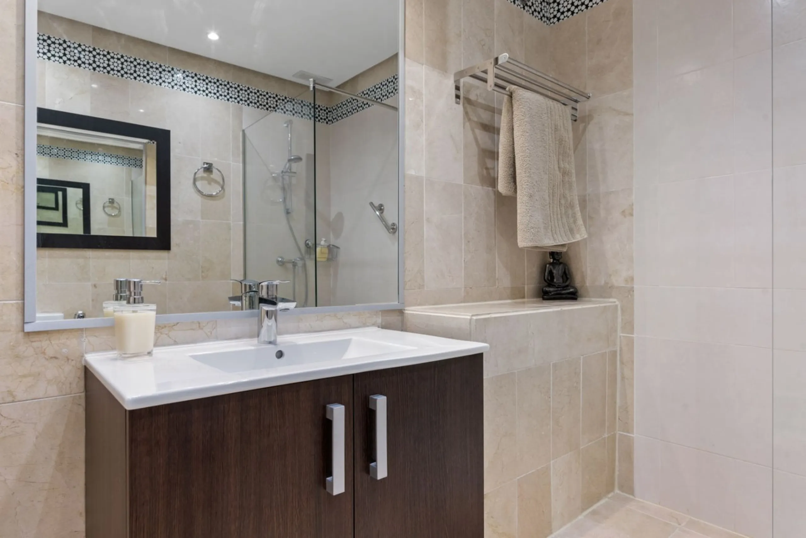 A prime apartment for sale in Puerto Banús, located within the prestigious beachfront Club Playas del Duque complex.