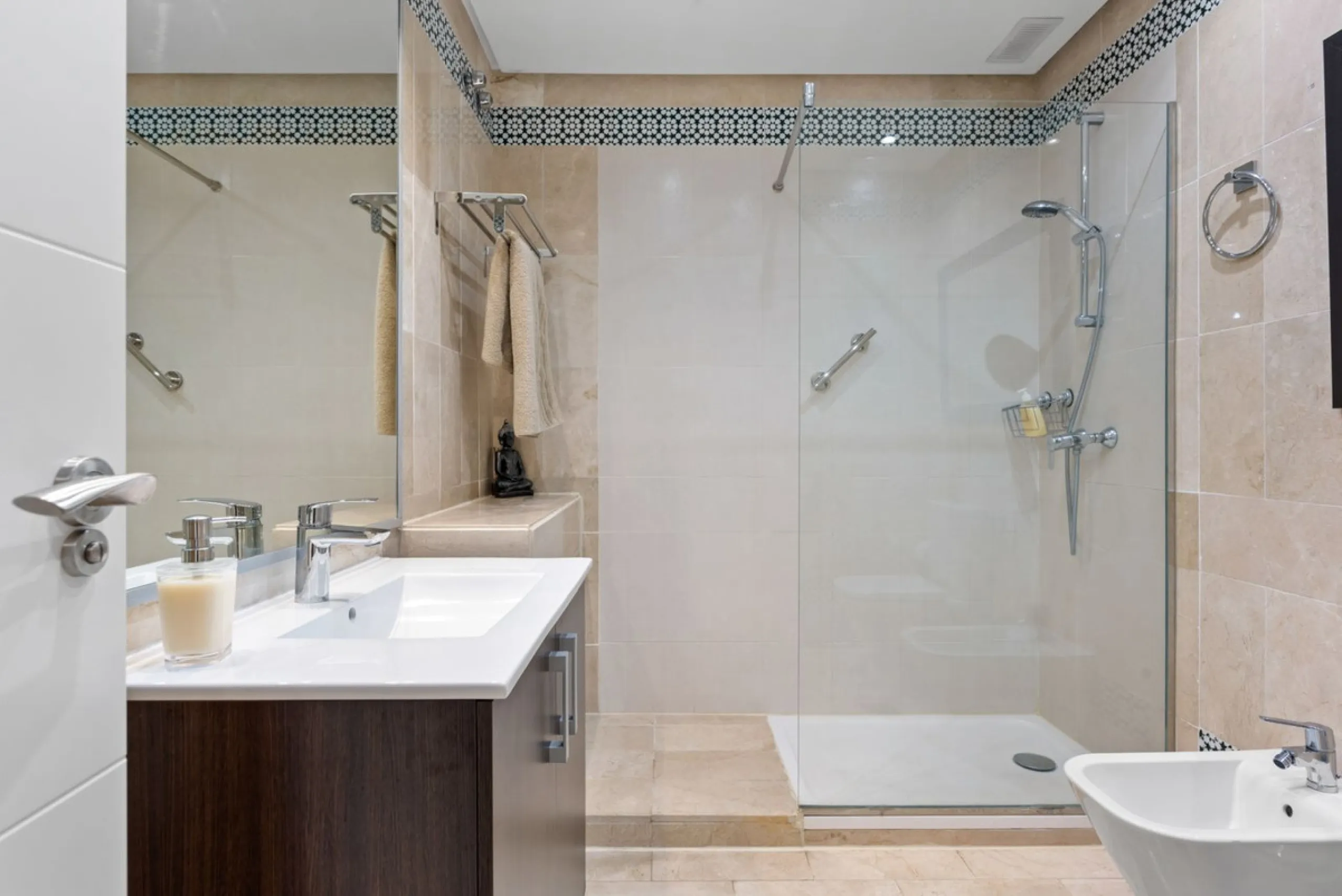 A prime apartment for sale in Puerto Banús, located within the prestigious beachfront Club Playas del Duque complex.