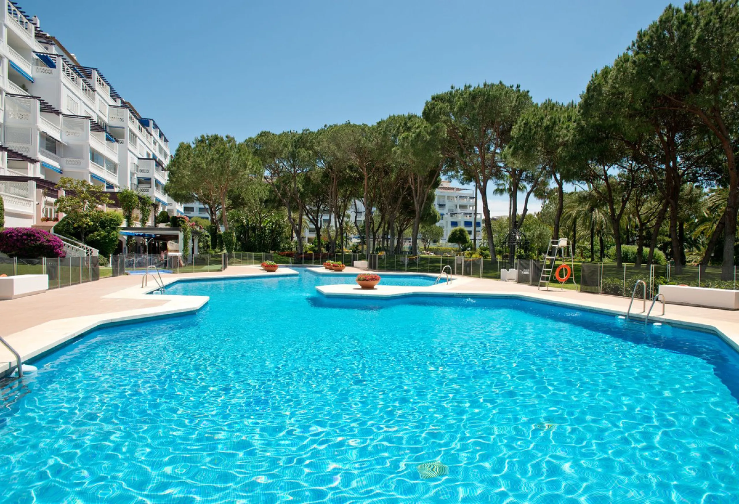 A prime apartment for sale in Puerto Banús, located within the prestigious beachfront Club Playas del Duque complex.
