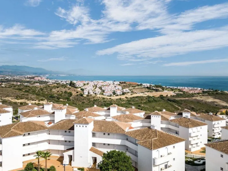 Apartment - Ground Floor Apartment в продаже в Fuengirola, Málaga. В доме 3 спален и 2 ванных комнат. Площадь дома 100 м²