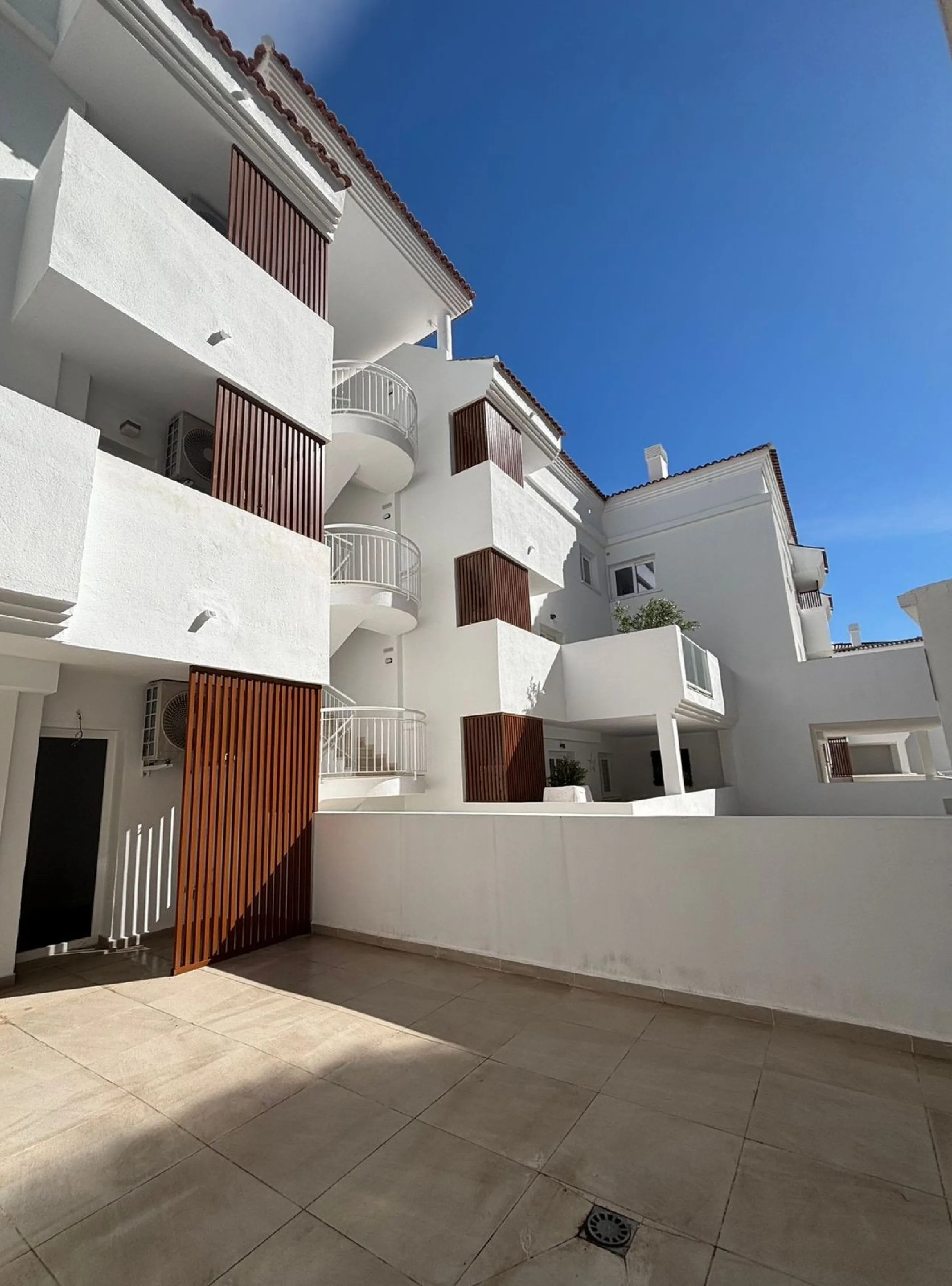 Apartment - Ground Floor Apartment в продаже в Fuengirola, Málaga. В доме 3 спален и 2 ванных комнат. Площадь дома 100 м²