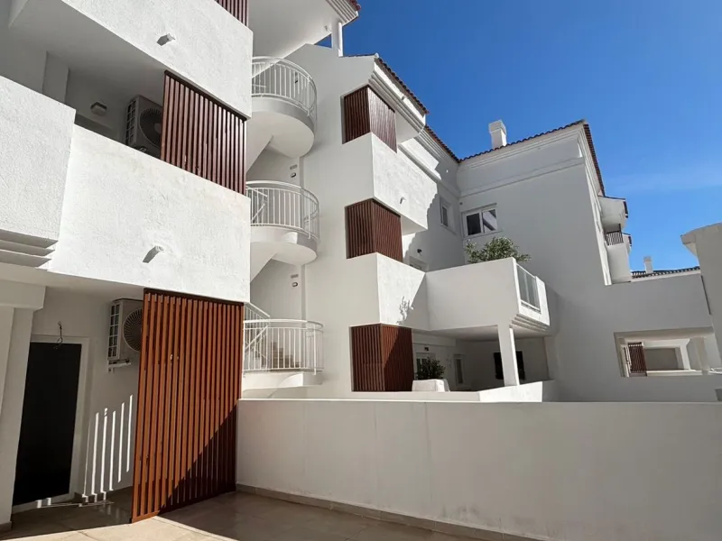 Apartment - Ground Floor Apartment в продаже в Fuengirola, Málaga. В доме 3 спален и 2 ванных комнат. Площадь дома 100 м²