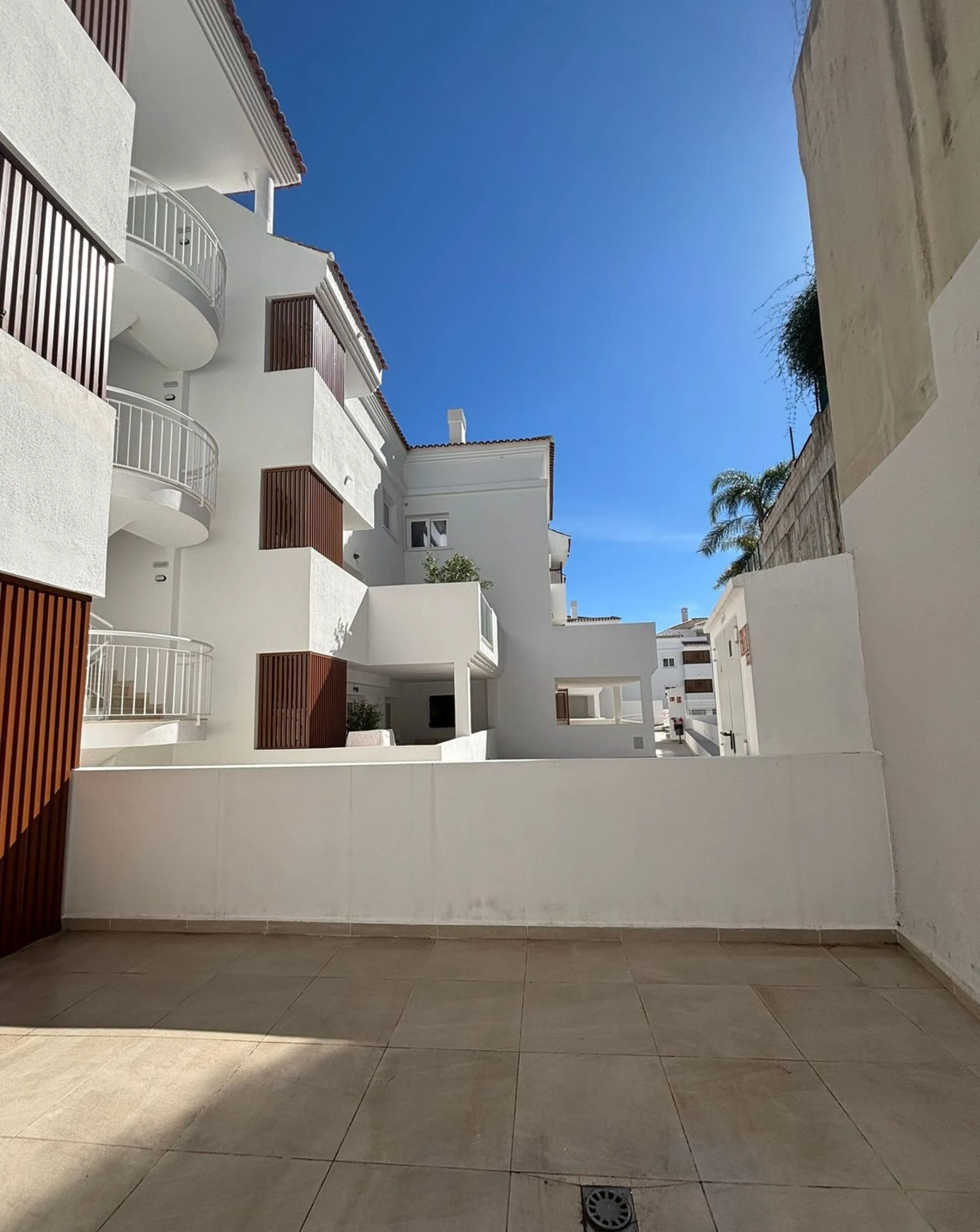 Apartment - Ground Floor Apartment в продаже в Fuengirola, Málaga. В доме 3 спален и 2 ванных комнат. Площадь дома 100 м²