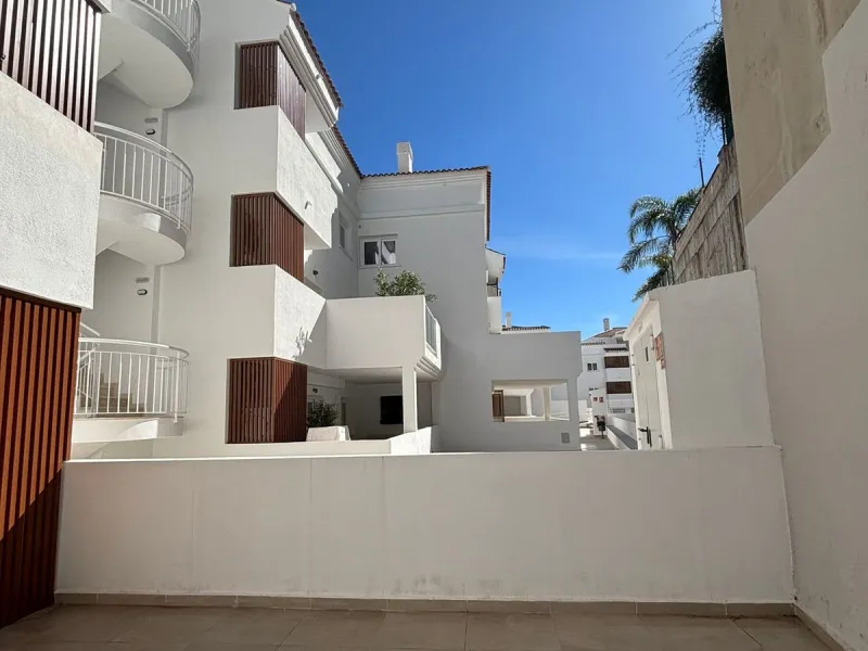 Apartment - Ground Floor Apartment в продаже в Fuengirola, Málaga. В доме 3 спален и 2 ванных комнат. Площадь дома 100 м²