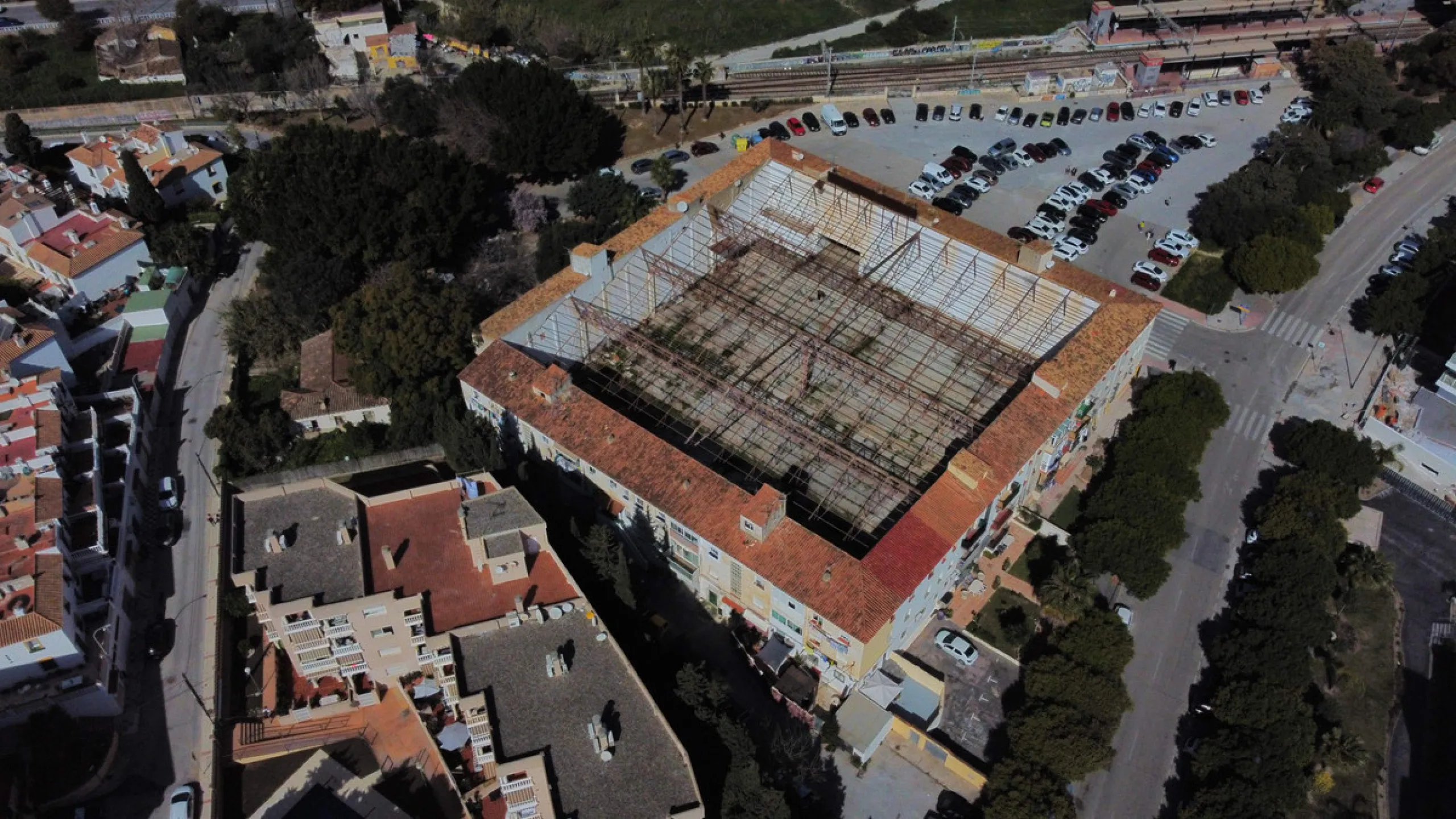 Spacious industrial warehouse/storage facility located in one of the fastest-growing and most promising areas of Torremolinos. A versatile, well-positioned property offering multiple usage options, ideal for both owner-occupiers and investors.