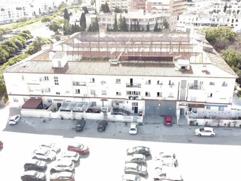 Spacious industrial warehouse/storage facility located in one of the fastest-growing and most promising areas of Torremolinos. A versatile, well-positioned property offering multiple usage options, ideal for both owner-occupiers and investors.