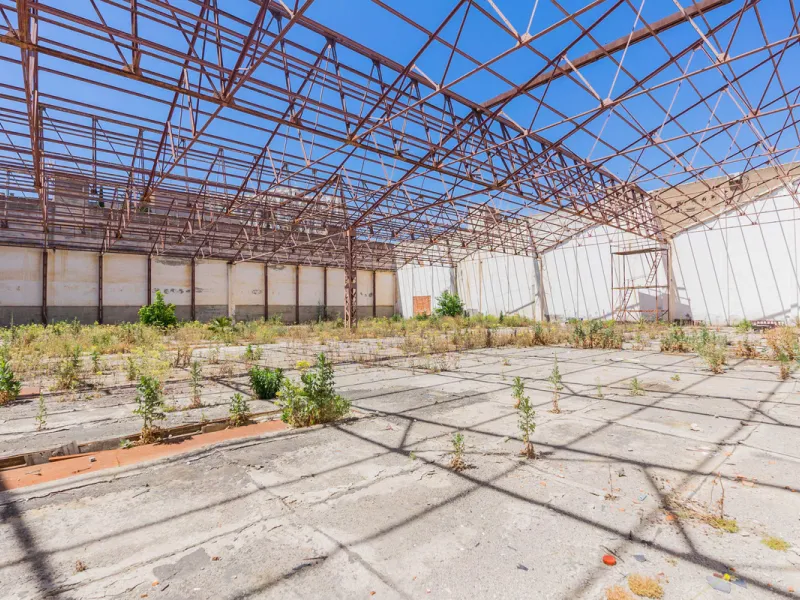 Spacious industrial warehouse/storage facility located in one of the fastest-growing and most promising areas of Torremolinos. A versatile, well-positioned property offering multiple usage options, ideal for both owner-occupiers and investors.