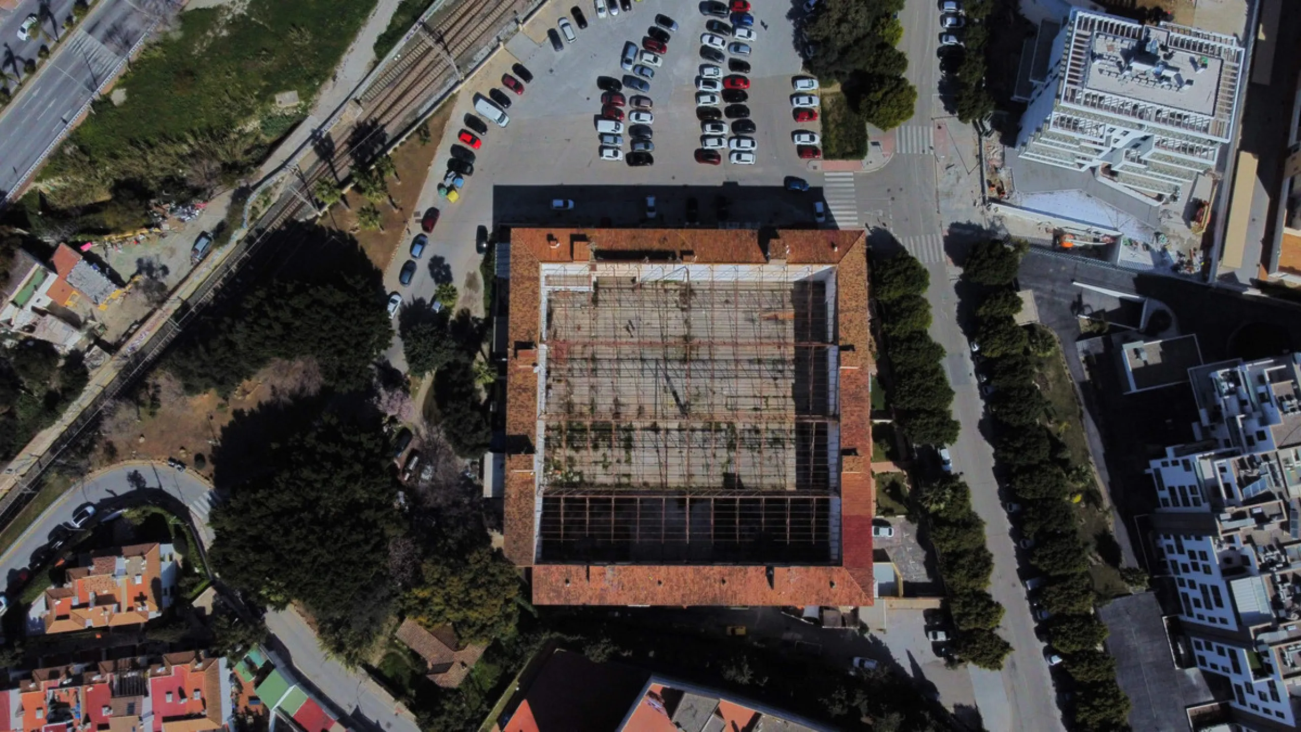 Spacious industrial warehouse/storage facility located in one of the fastest-growing and most promising areas of Torremolinos. A versatile, well-positioned property offering multiple usage options, ideal for both owner-occupiers and investors.
