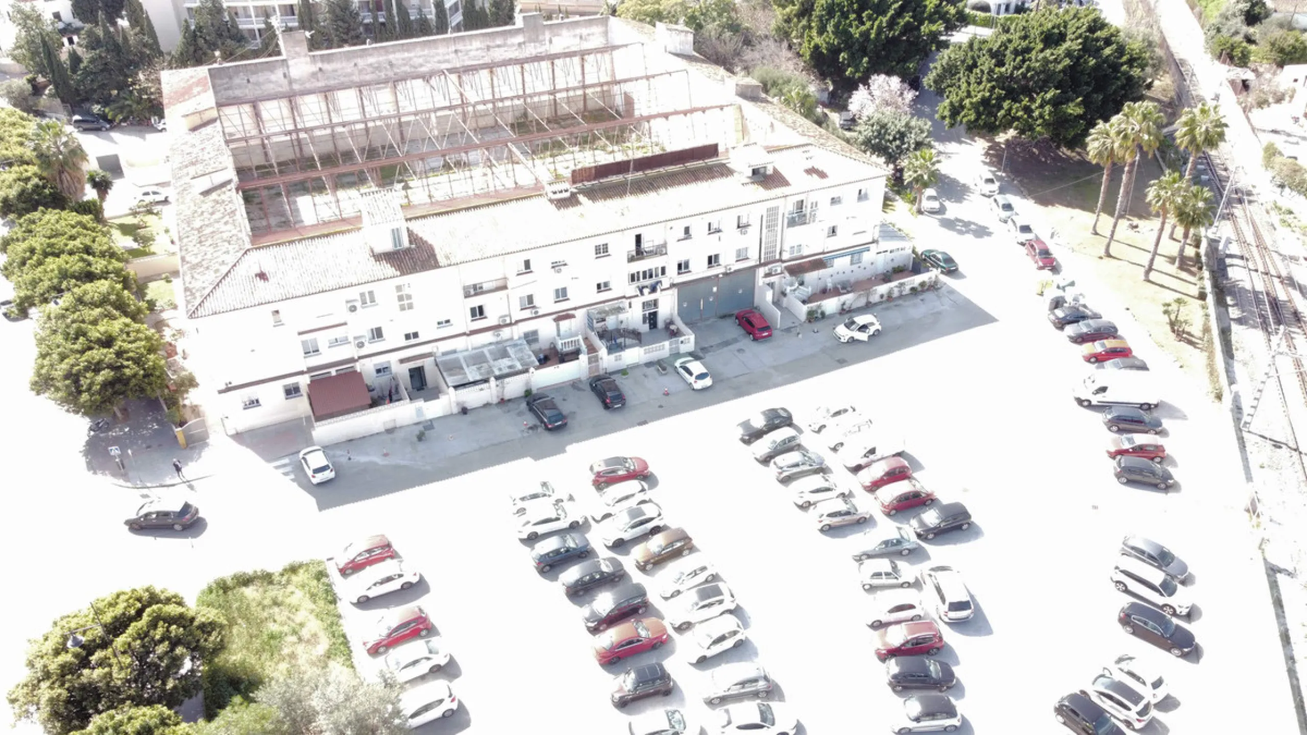 Spacious industrial warehouse/storage facility located in one of the fastest-growing and most promising areas of Torremolinos. A versatile, well-positioned property offering multiple usage options, ideal for both owner-occupiers and investors.