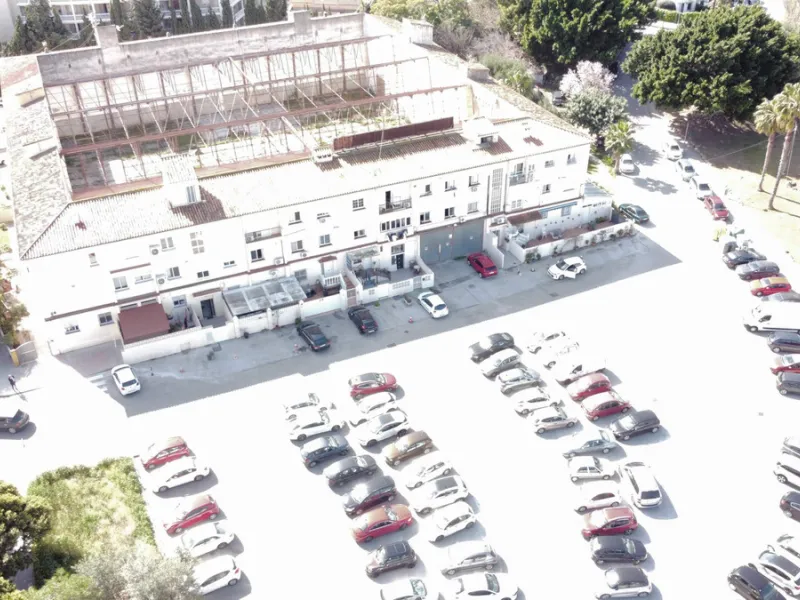 Spacious industrial warehouse/storage facility located in one of the fastest-growing and most promising areas of Torremolinos. A versatile, well-positioned property offering multiple usage options, ideal for both owner-occupiers and investors.